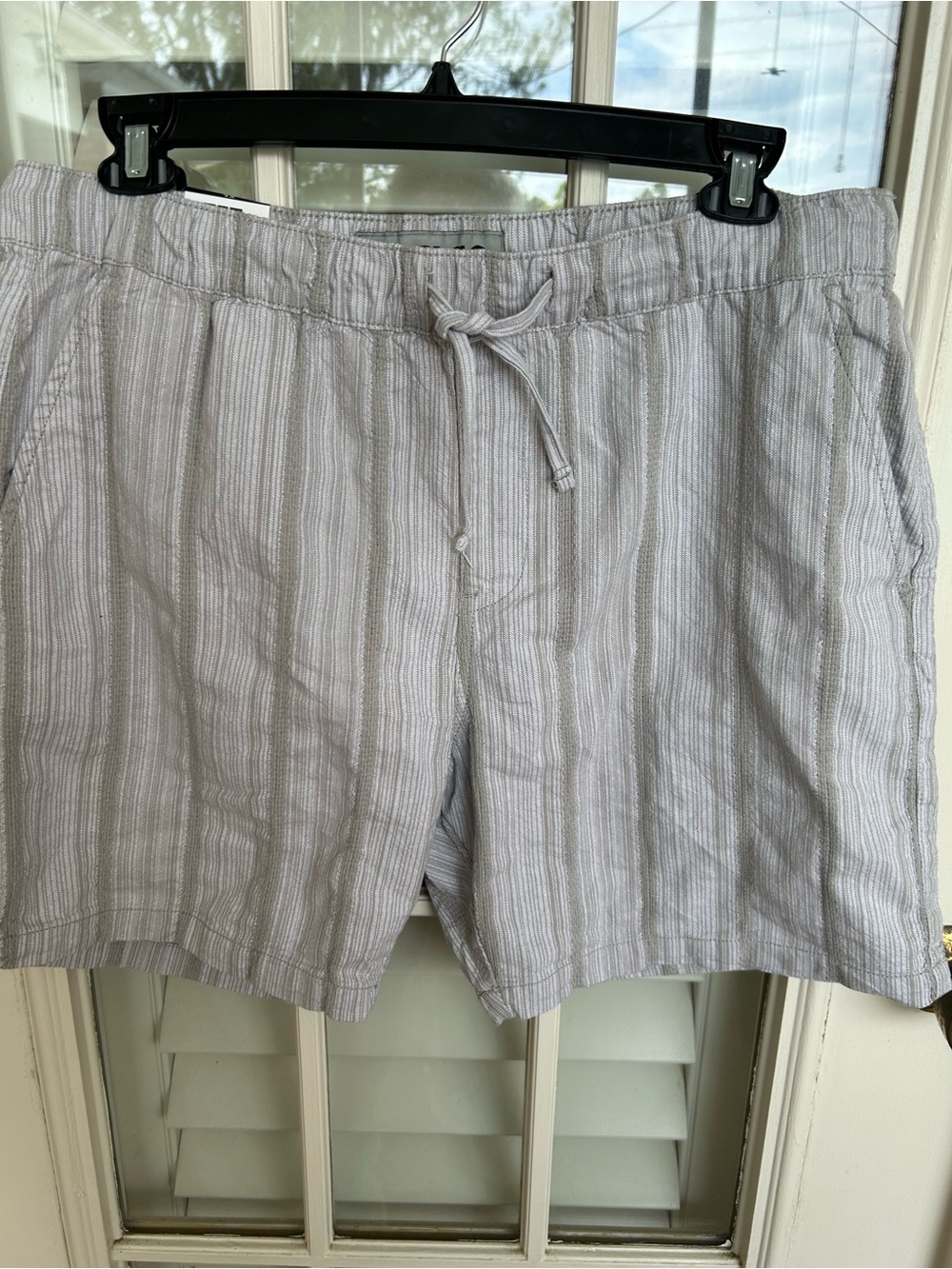 Men's Striped Drawstring Hybrid Shorts — Light Gray